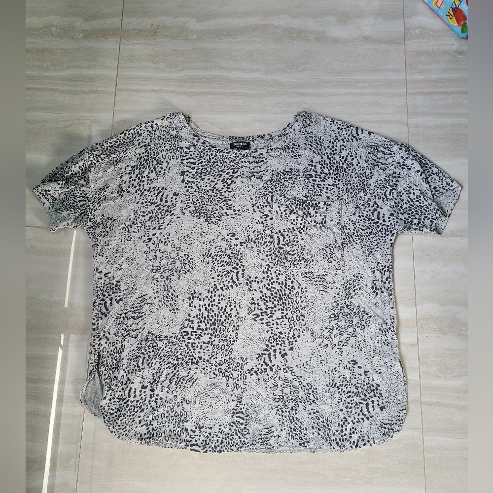 Express Lounge Tee